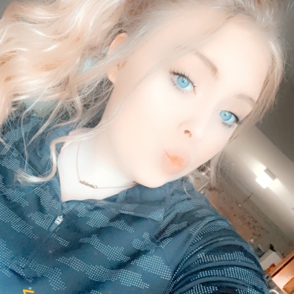 Meet your Posher, Gabriella - Picture 1 of 1